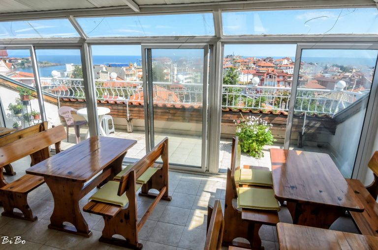 The common dining room with a sea view